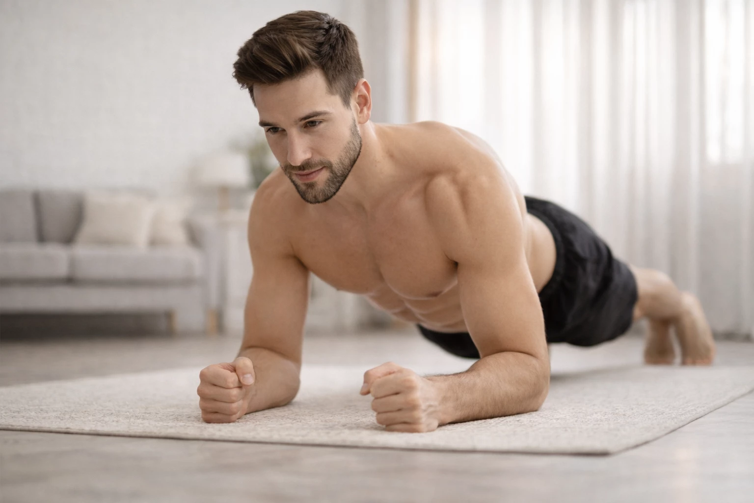 Kraft & Körperspannung statt endlos Cardio: Übungen wie Planks stärken den Core und unterstützen eine straffere Körpermitte. (KI-generiert)