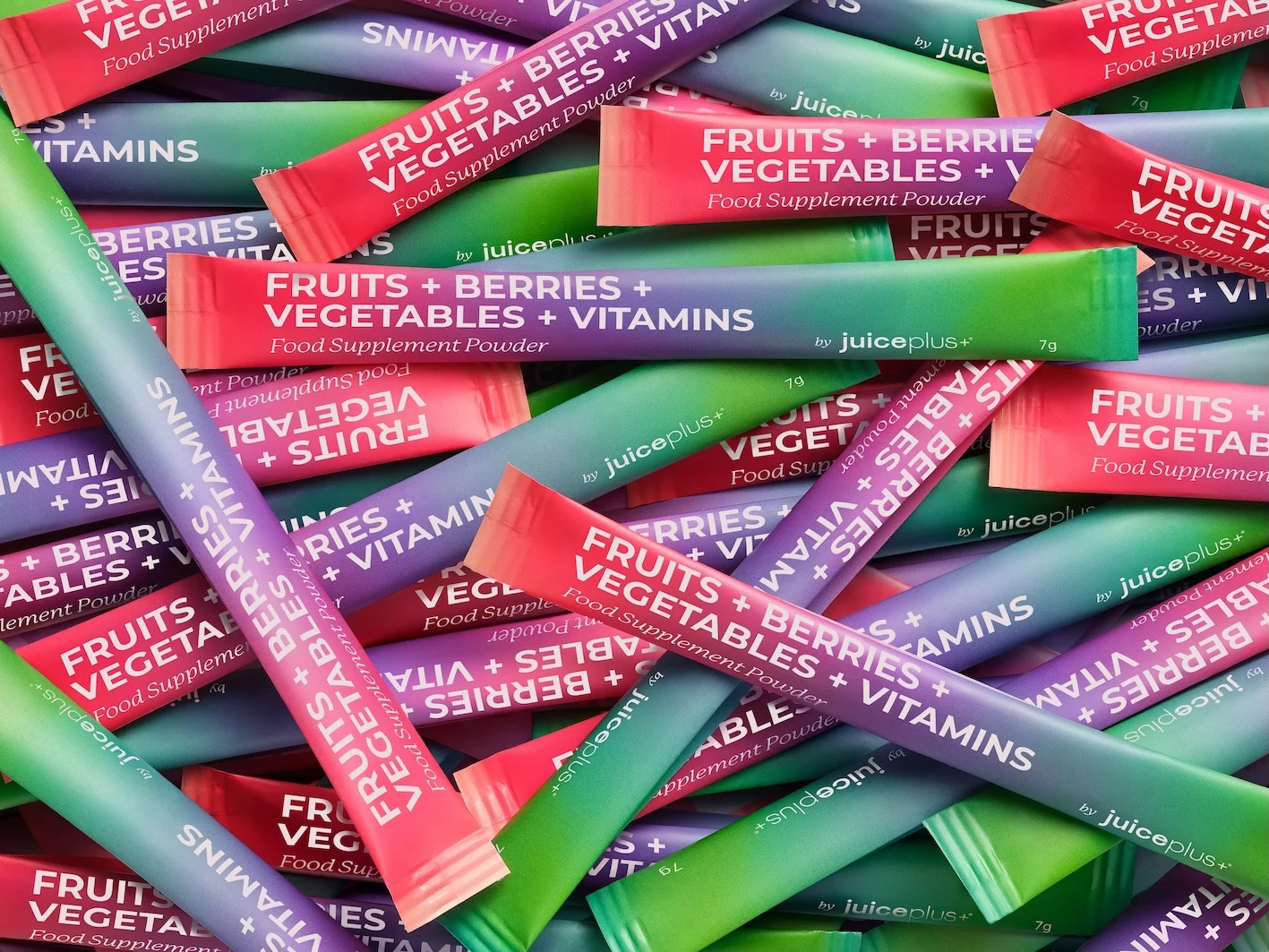 Die Superfood Powder Sticks sind ideal zum Mitnehmen, denn sie passen in jede Hosentasche. (C) Juice Plus+