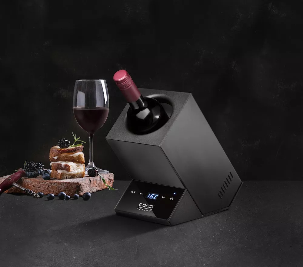 CASO Design - 614_WineCase-One-black_Ambiente_Rotwein-Beleg-Trendxpress.webp