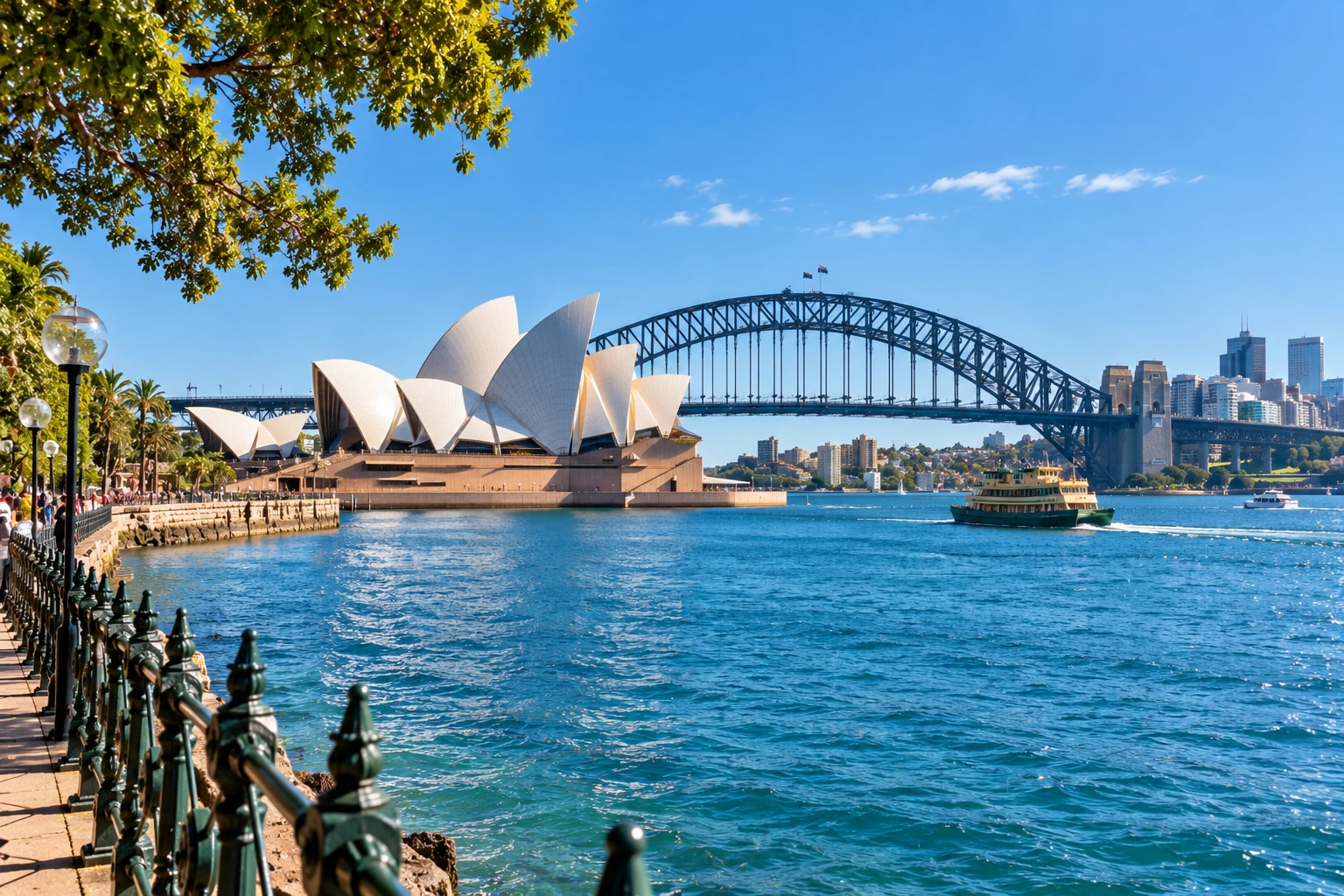 Zwei Wahrzeichen auf einen Blick: Das Opernhaus und die Harbour Bridge prägen die berühmte Hafenkulisse von Sydney. (KI-generiert)