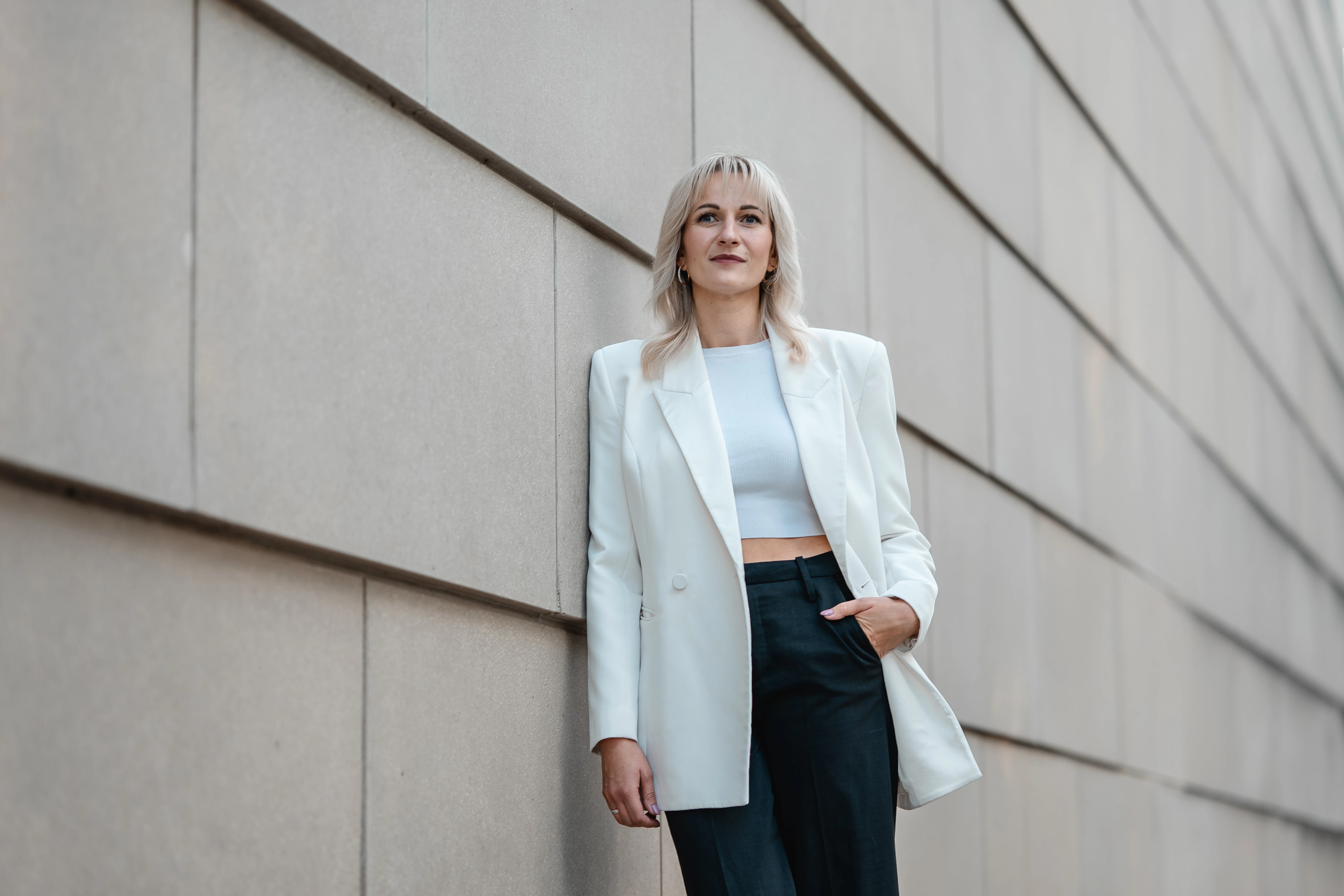 Friseurmeisterin Eva Zschieschang ist Inhaberin des Salons EVA one in Dresden und spezialisiert auf moderne Blond- und Farbtechniken. (©Eva Zschieschang)