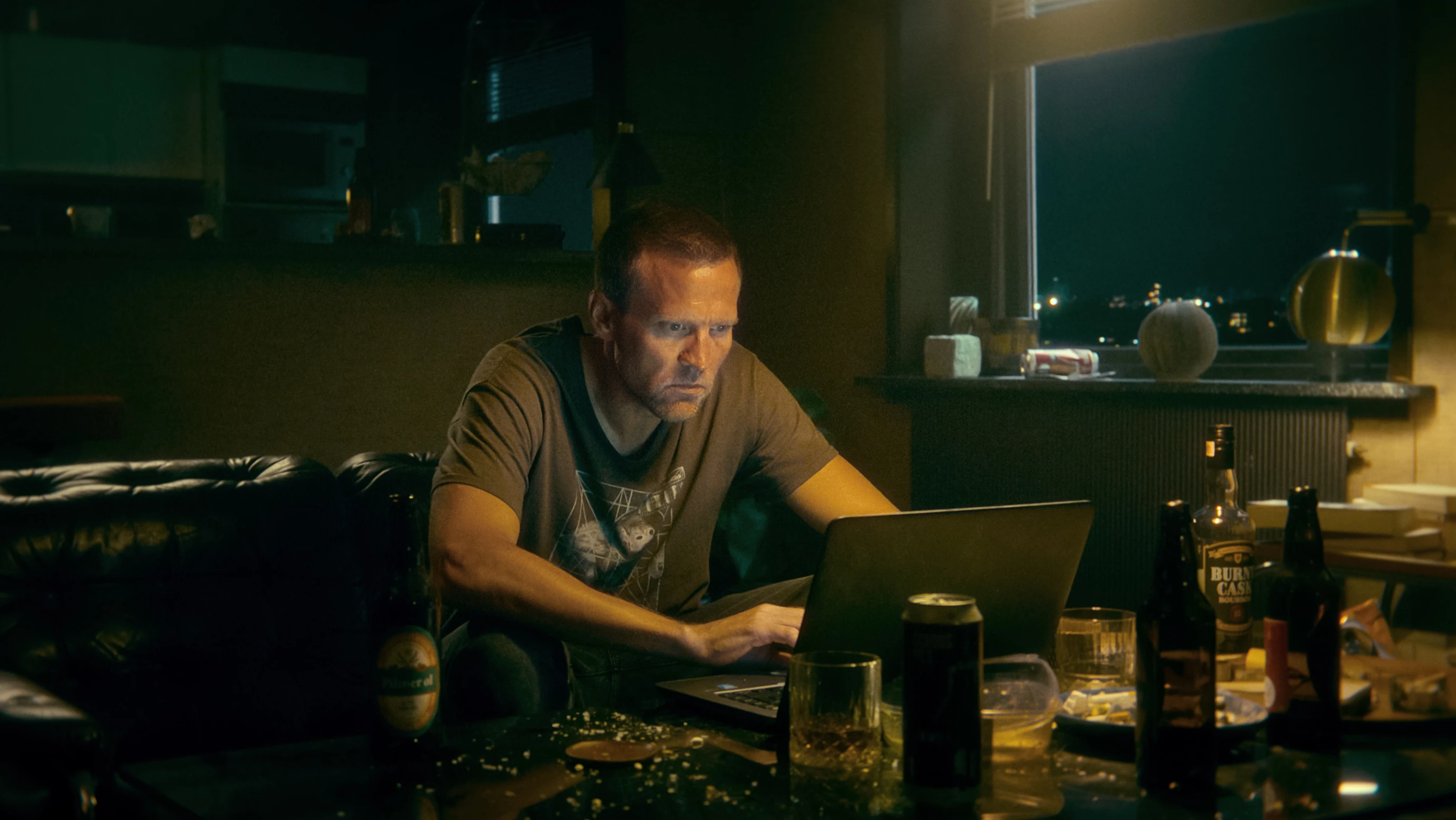 Als Mordermittler der Osloer Polizei jagt Harry Hole einen brutalen Serienkiller – während er gleichzeitig mit seinen eigenen Dämonen kämpft. (©Netflix)