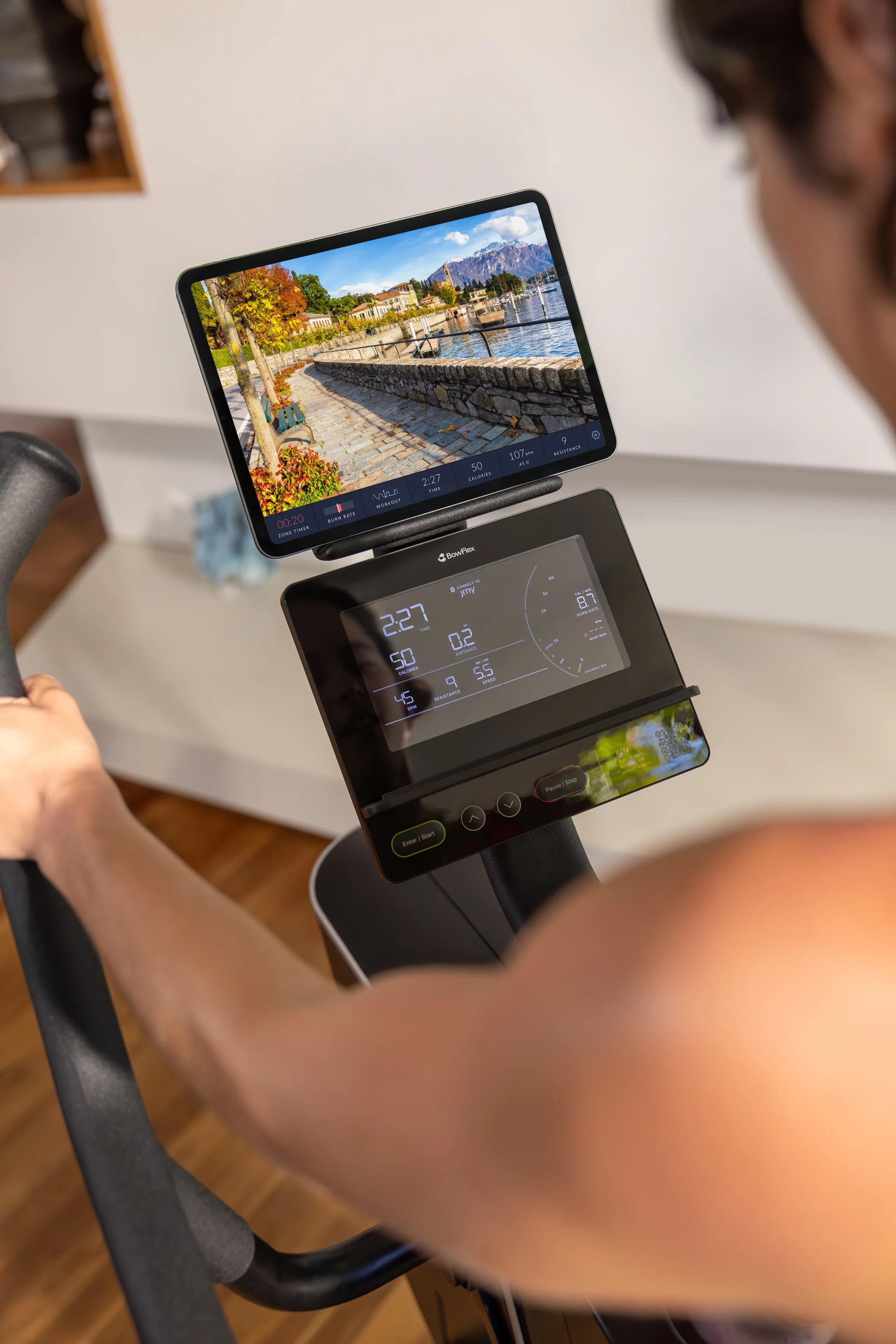 Die JRNY-App bietet geführte Workouts und tolle 3-D-Strecken (C) BOWFLEX