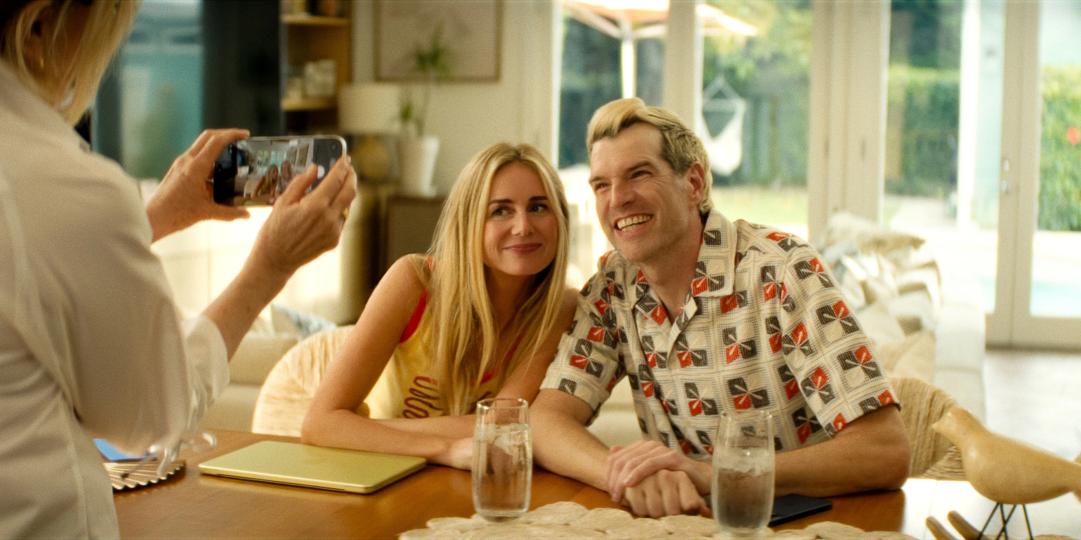 Nur Freunde? Zwischen Morgan und Sasha steht in Staffel 3 endgültig eine Frage im Raum, die beide bisher erstaunlich erfolgreich ignoriert haben. (Bildnachweis: COURTESY OF NETFLIX | © 2026 Netflix, Inc.)
