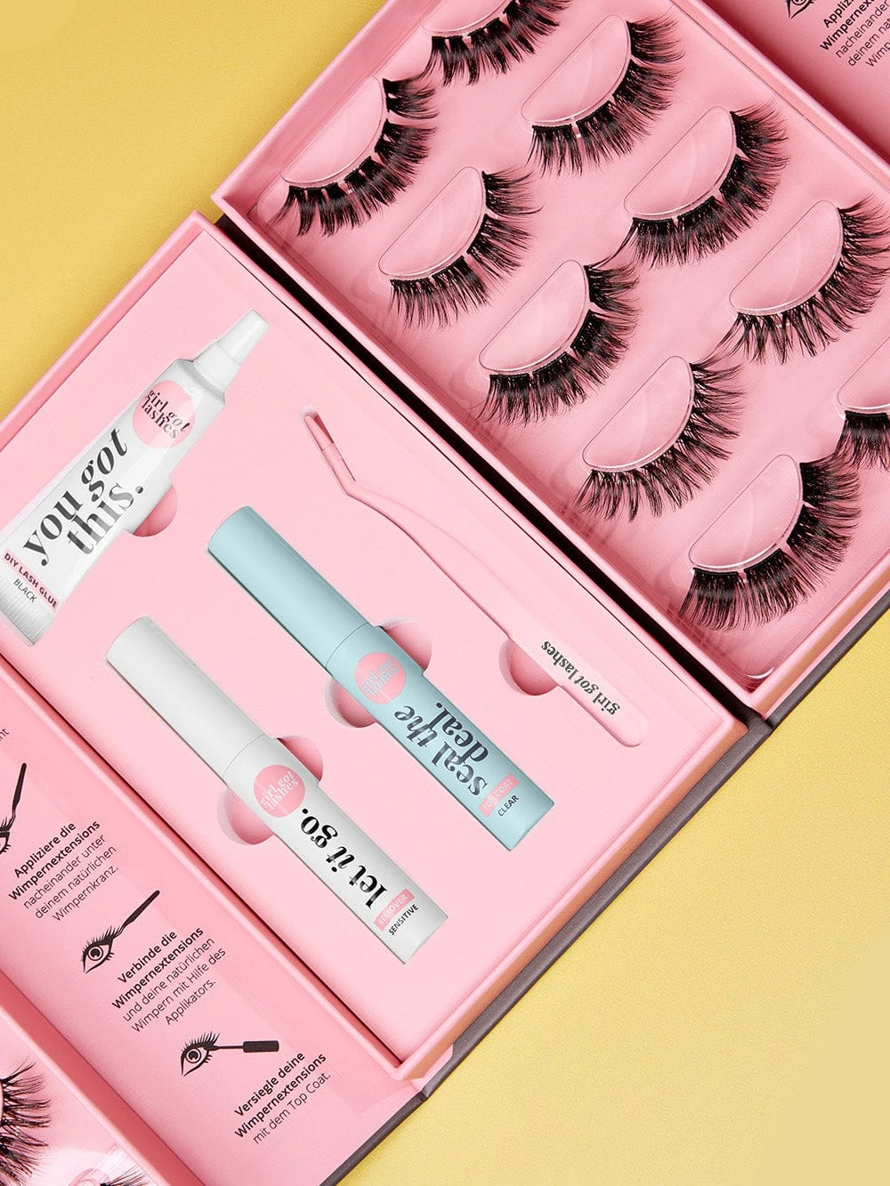 Das klassische DIY-Starter-Set kombiniert verschiedene Wimpernstyles mit Bond, Top Coat, Remover und Applikator. (Foto: GirlGotLashes)