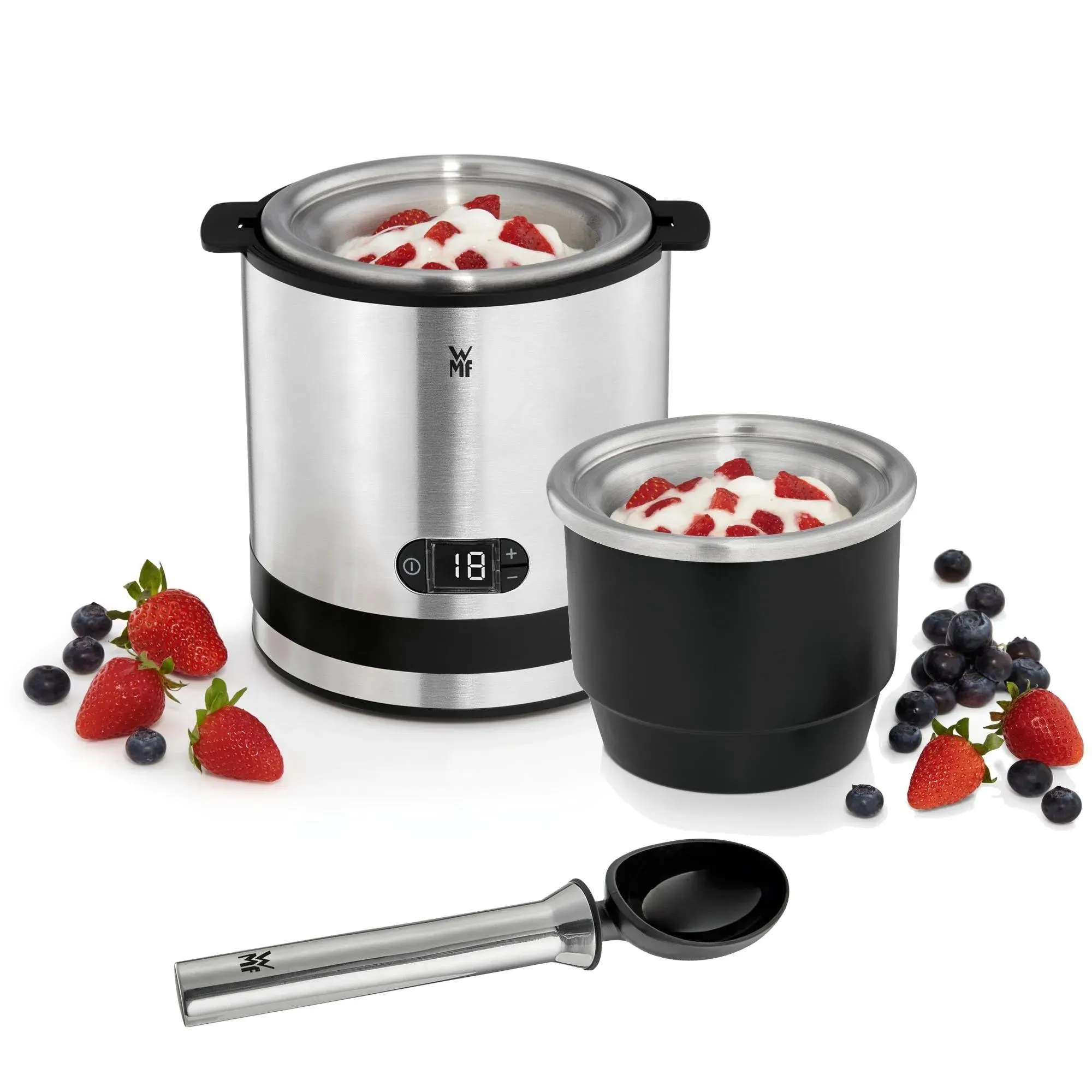 WMF Küchenminis 3-in-1: Die kompakte WMF Küchenminis 3-in-1 ist ideal für kleine Haushalte und gelegentlichen Eisgenuss. (© WMF)