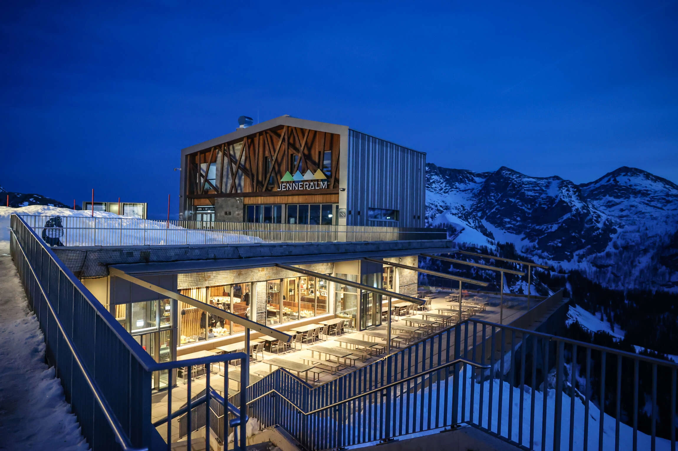 Jennerbahn nachts 2.webp